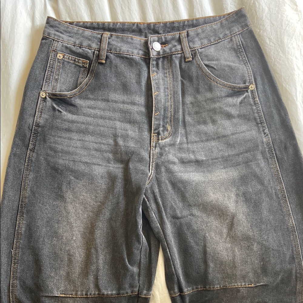 Women’s washed black barrel jeans